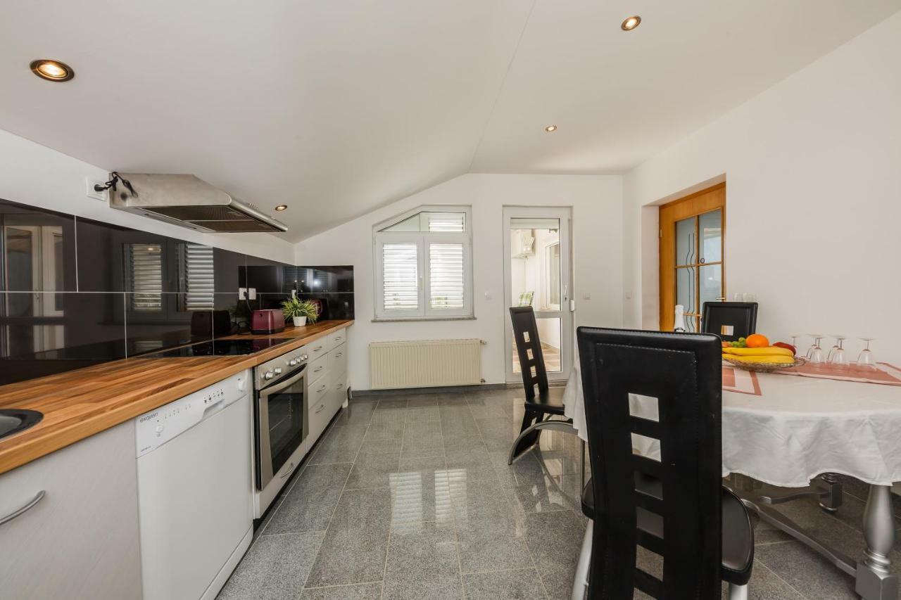 Apartman Lucija Kaštela Kültér fotó